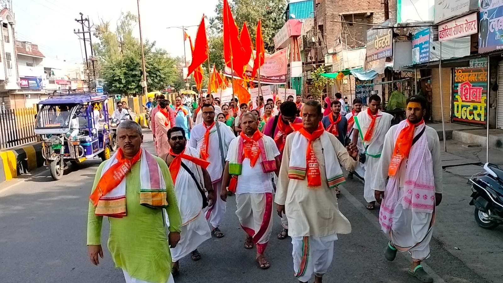 Ujjain: Ved Sandesh Yatra set out to propagate Vedas, Batuks across the country gave message through placards