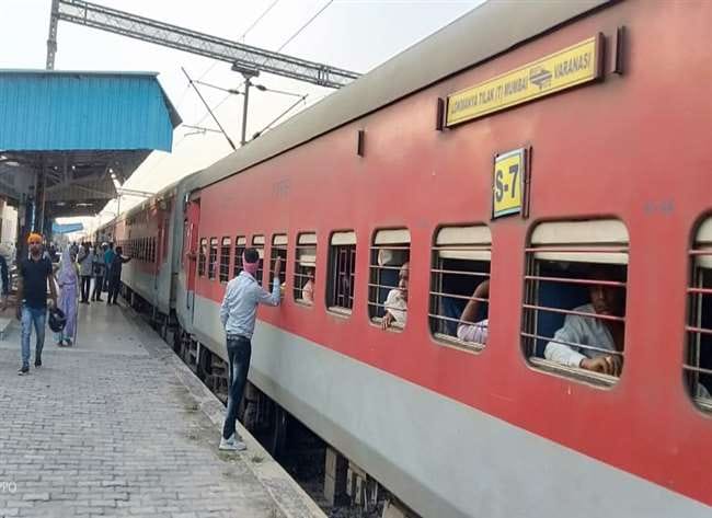 Rats gnaw AC wires, train speed stopped AC coach of Kamayani Express was not cooling at Banaras station