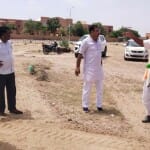 रक्षा मंत्री राजनाथ सिंह के दौरे से पहले व्यवस्थाओं का जायजा लेते प्रधान तंवर