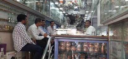Azamgarh: Tax evasion of 65 lakhs caught in a raid that lasted for 18 hours, created a stir