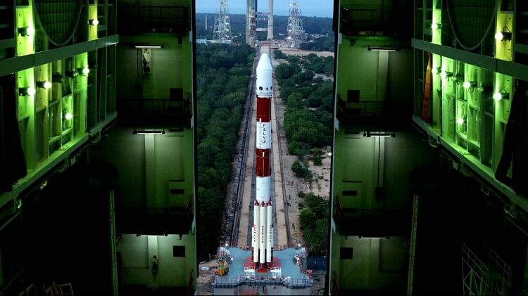 Isro share solar mission aditya l1 latest images carried by launch vehicle pslv c57 date time