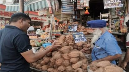 Rajasthan Coconut being sold in Ajmer under the names of NDA and INDIA