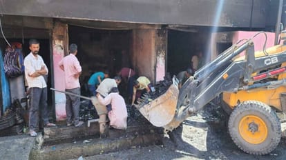 Sirmour News: श्रीरेणुकाजी के बड़ग की दो दुकानों में भड़की आग, सामान जलकर राख Fire broke out in two shops of Barag, goods burnt to ashes