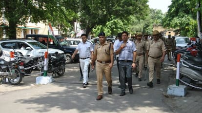 Meerut: वकीलों ने कलेक्ट्रेट में की अराजकता, ज्वाइंट मजिस्ट्रेट के गनर को पीटा, जबरन बंद कराए ऑफिस Meerut: Lawyers created chaos in Collectorate, beat up Joint Magistrate gunner