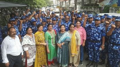 Moradabad: Rakhi tied to DM-SSP with security forces, women took promise of protection