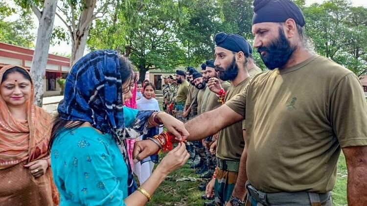 jammu kashmir: little girls tying rakhi to jawans guarding borders of nation and distributed sweets