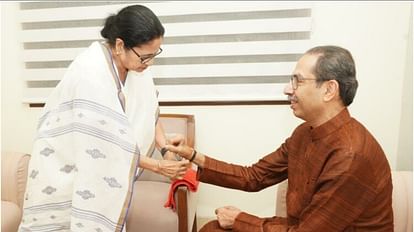 West Bengal CM Mamata Banerjee tied rakhi to Former Maharashtra CM Uddhav Thackeray at his residence