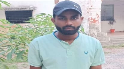 Student assaulted the Bareilly College Chief Proctor and teachers