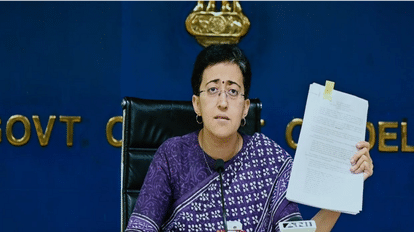 केजरीवाल और LG में फिर तकरार: AAP मंत्री आतिशी का दावा, मुख्य सचिव के बाद अब इस अफसर ने नहीं माना आदेश Delhi Principal Secretary Finance Satish Chandra Verma of not following orders of government minister says Ati