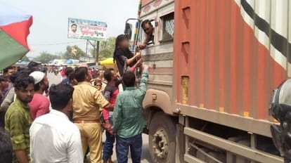 girlfriend dragged boyfriend from truck and beat him on road in bareilly