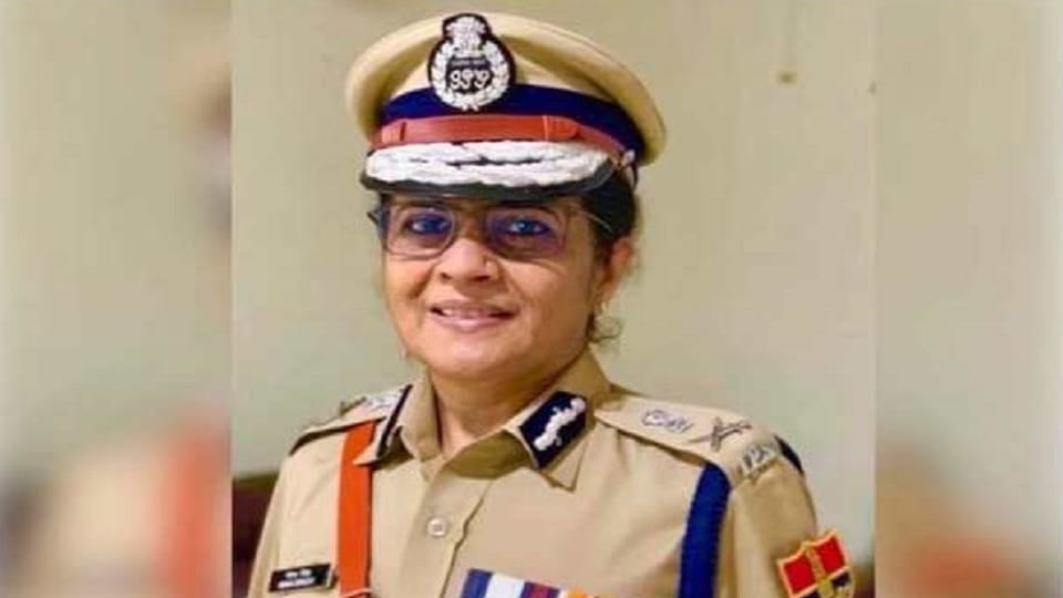 IPS officer Nina Singh to hold charge of CISF DG in additional capacity