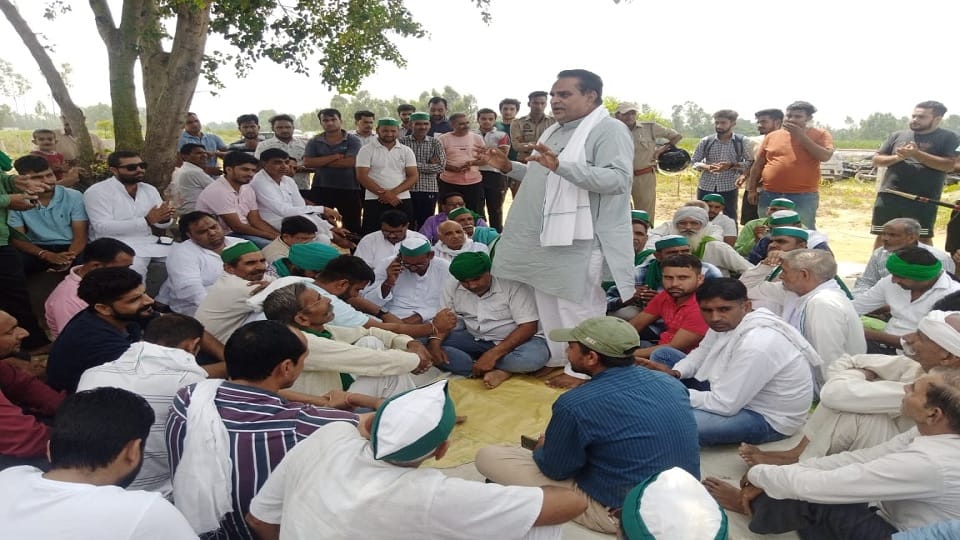 Amroha Removed after 24 hours of installation former PM Chow. Charan Singh statue, angry farmers