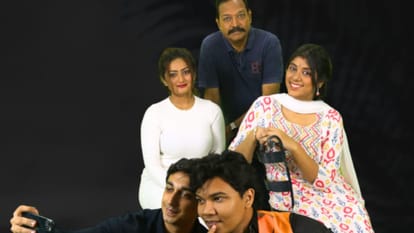 BabuJi Dheere Chalna Hindi Play Review by Pankaj Shukla Om Katare Kakal Sonkar Chinica Madurkar Yatri