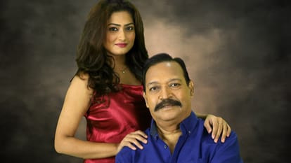 BabuJi Dheere Chalna Hindi Play Review by Pankaj Shukla Om Katare Kakal Sonkar Chinica Madurkar Yatri