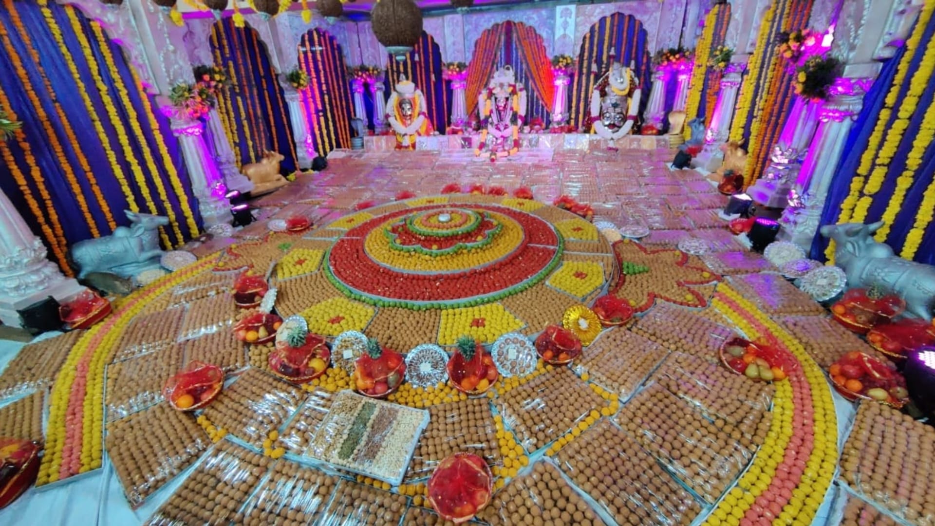 Raksha Bandhan 2023: Rakhi tied first to Lord Mahakaleshwar, 'Mahabhog' of 1.25 lakh laddus