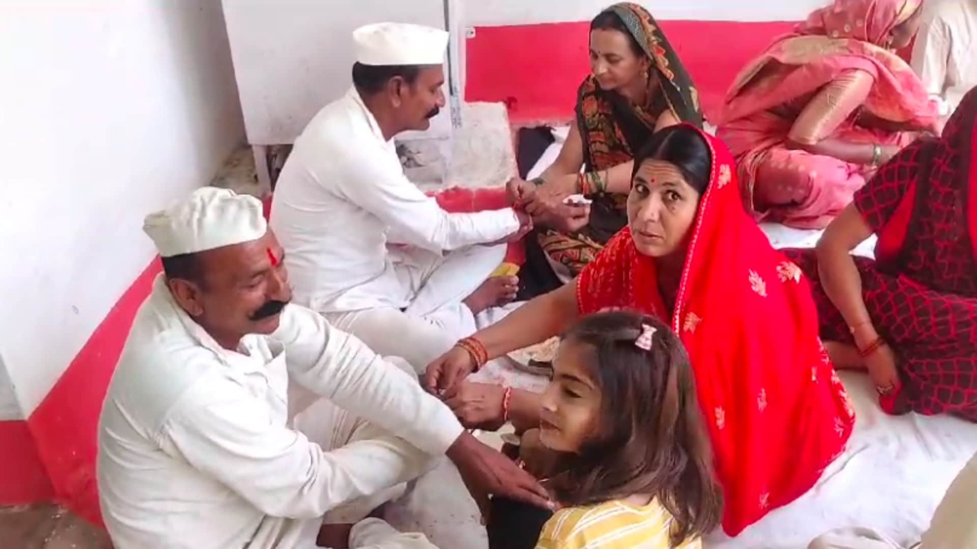 Festival celebrated in the jails of the state, sisters' love decorated on the lonely wrists of prisoners