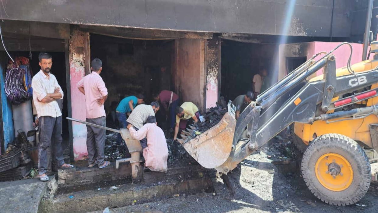 Fire broke out in two shops of Barag, goods burnt to ashes