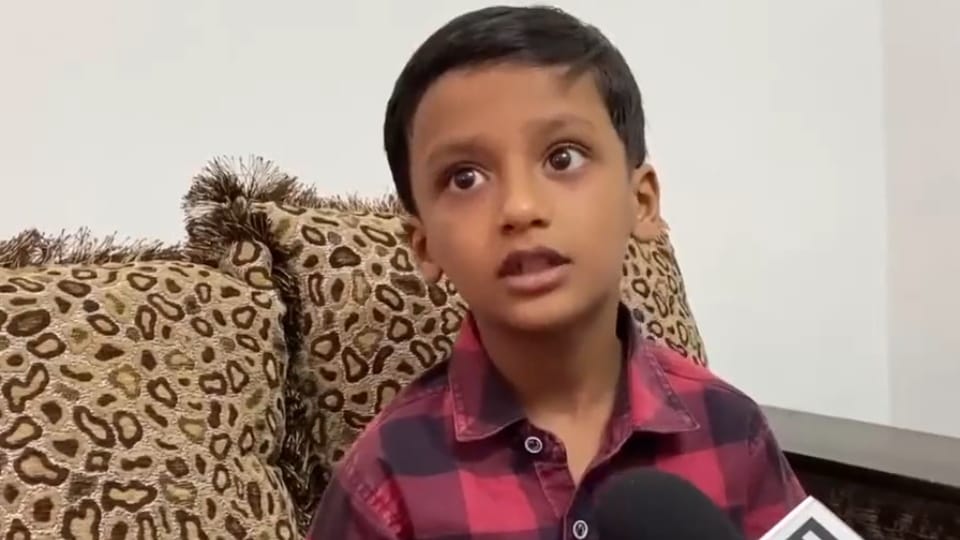Punjab: A five-year-old child made a record by reciting Hanuman Chalisa In one minute 54 seconds