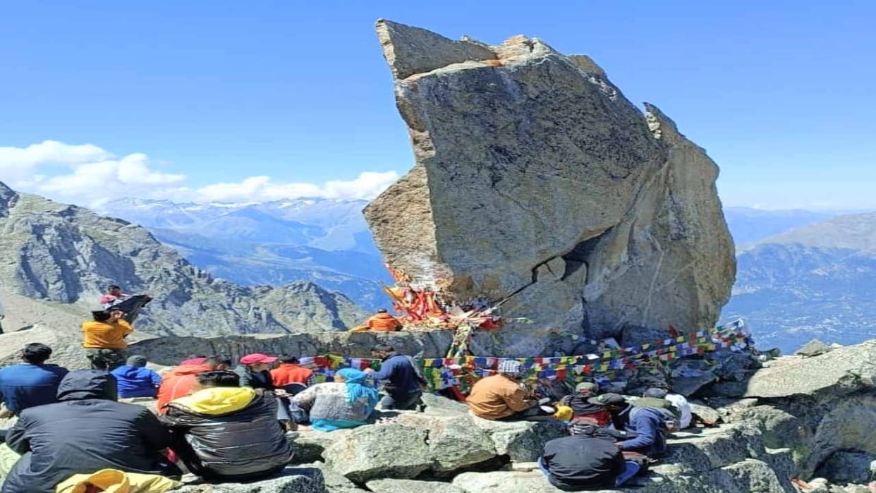 Kinnaur News: 3014 devotees paid obeisance at Kinnaur Kailash, last batch will leave on this day