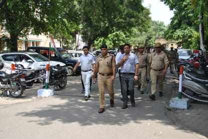 Lawyers shows anger over lathicharge: Protests by closing chambers in western UP