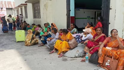 Passengers troubled at bus stand due to lack of roadways buses in Mainpuri