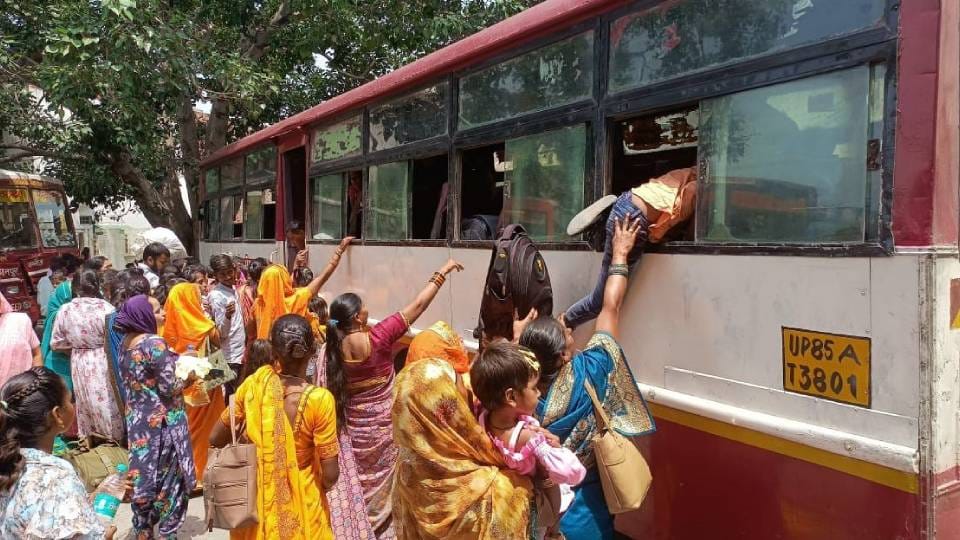 Passengers troubled at bus stand due to lack of roadways buses in Mainpuri