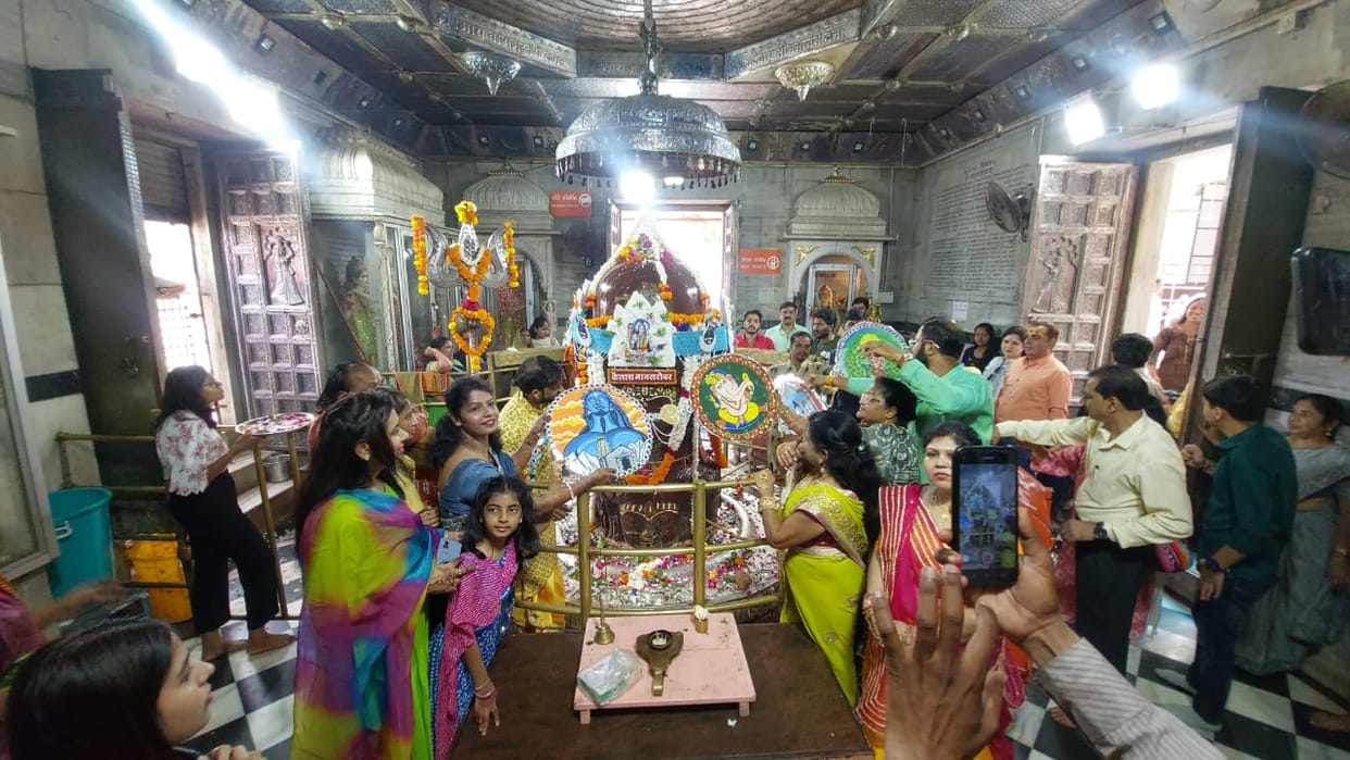 Raksha Bandhan 2023: Considering Lord Pashupatinath as brother, two sisters tied Rakhi