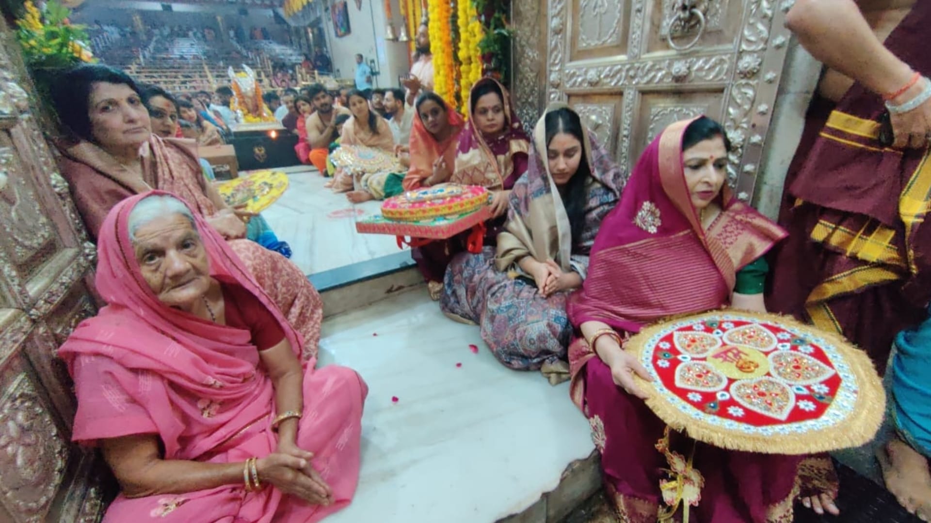 Raksha Bandhan 2023: Rakhi tied first to Lord Mahakaleshwar, 'Mahabhog' of 1.25 lakh laddus