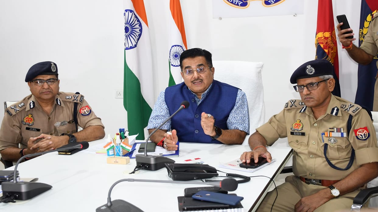 Wireless work will now be done by mobile phone with the facility of police video call and GPS location