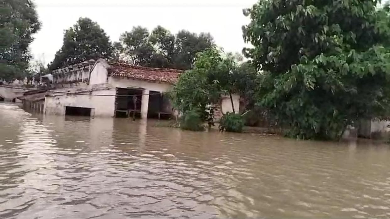 Rain stopped in Sitamarhi, water level of rivers continued to fluctuate; 30 villages still in grip of flood
