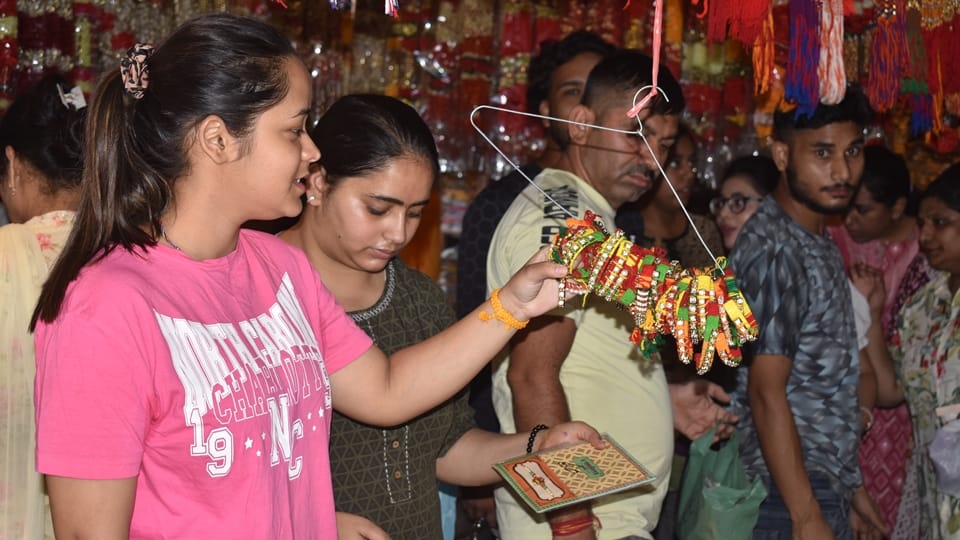 Raksha Bandhan 202 Two days increased activity in markets know shubh muhrat of rakhi