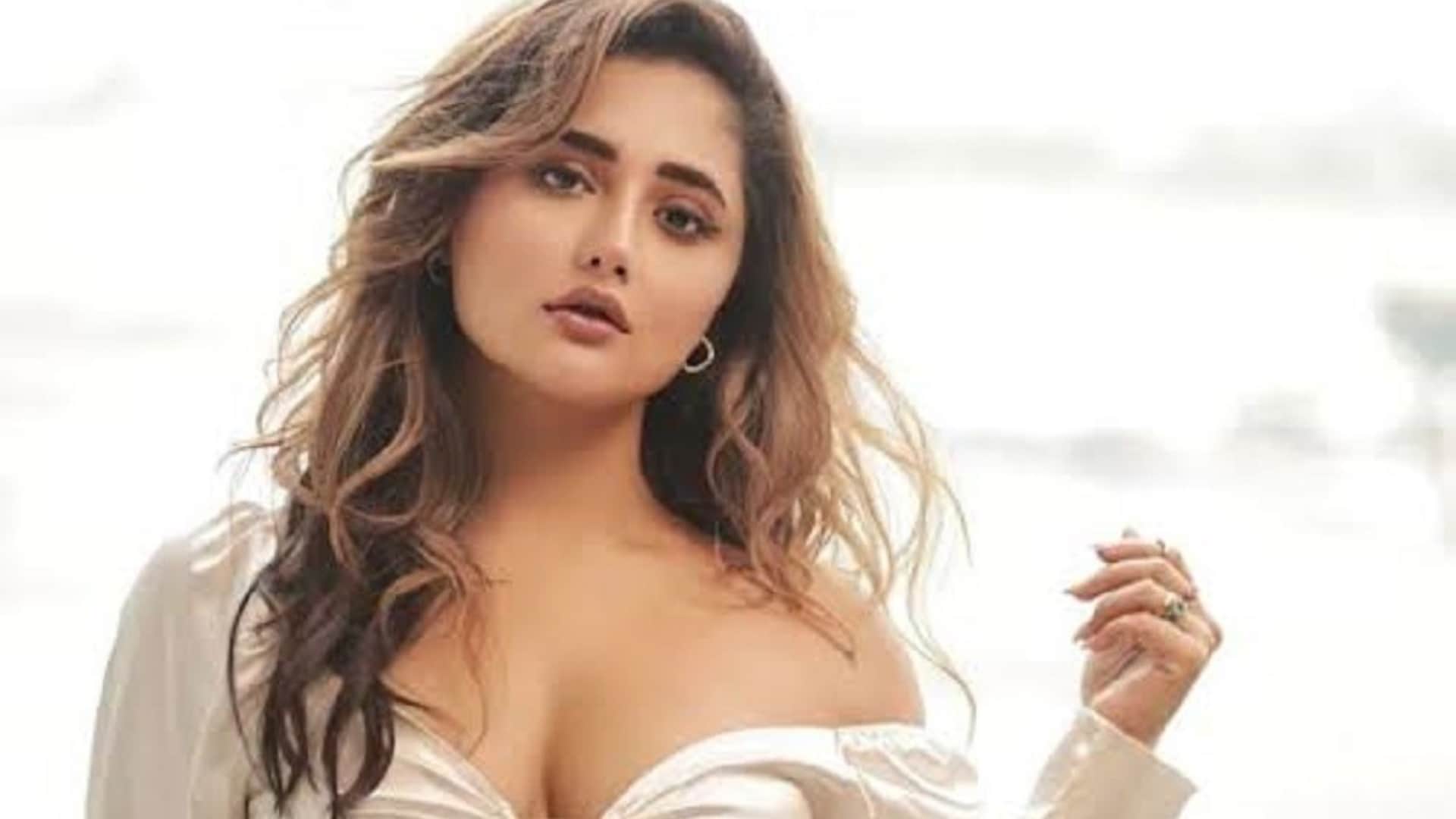 TV Stars who made allegations against the family Vikas Gupta Krushna Abhishek Shehnaz Gill Rashmi Desai