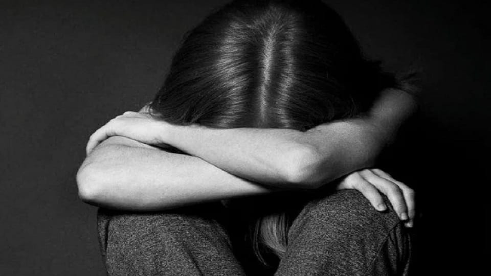 Victim in shock, She is answering by shaking her head, calling a minor to the police station is wrong