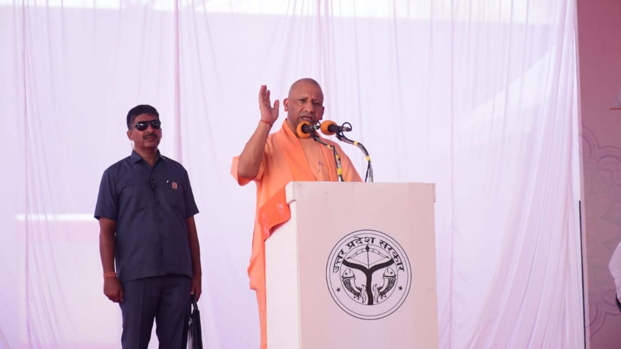 CM Yogi's announcement: Not only on Diwali, now you will get free cylinder on Holi also