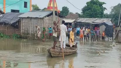 Darbhanga News: कोसी नदी उफान पर, किरतपुर में मंडरा रहा है बाढ़ का खतरा, 12 से अधिक गांवों में घुसा पानी Darbhanga Kosi river is in spate danger flood is looming in Kiratpur flood water has entered more 12 village