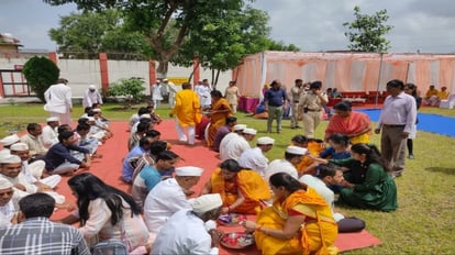 Sehore News : महिला कैदियों ने जिला अदालत के जजों को बनाया भाई, राखी बांधकर मनाया रक्षाबंधन