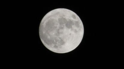 Super Blue Moon: आसमान में दिखा अद्भुत खगोलीय नजारा,20 साल बाद धरती के इतने नजदीक आया चांद,देखते ही ठहर गए लोग Amazing astronomical view seen in the sky, after 20 years the moon came so close to the earth, people stopped