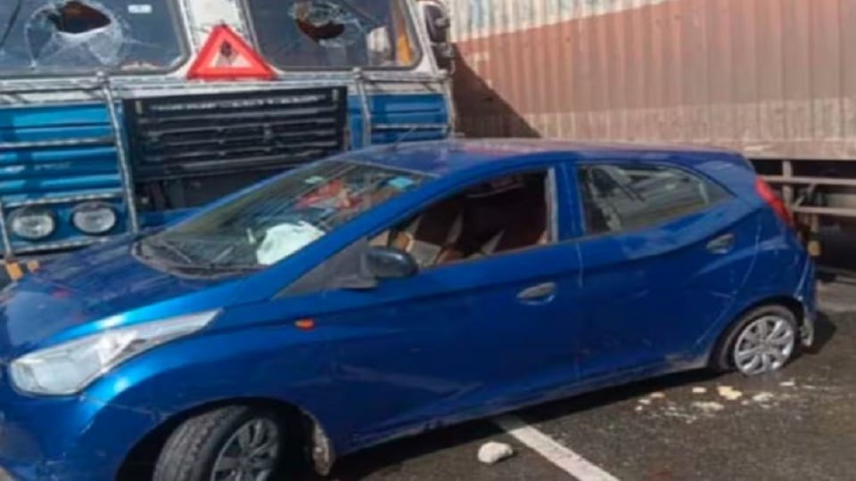 couple going to tie Rakhi truck dragged car for three km police stopped it husband and wife injured