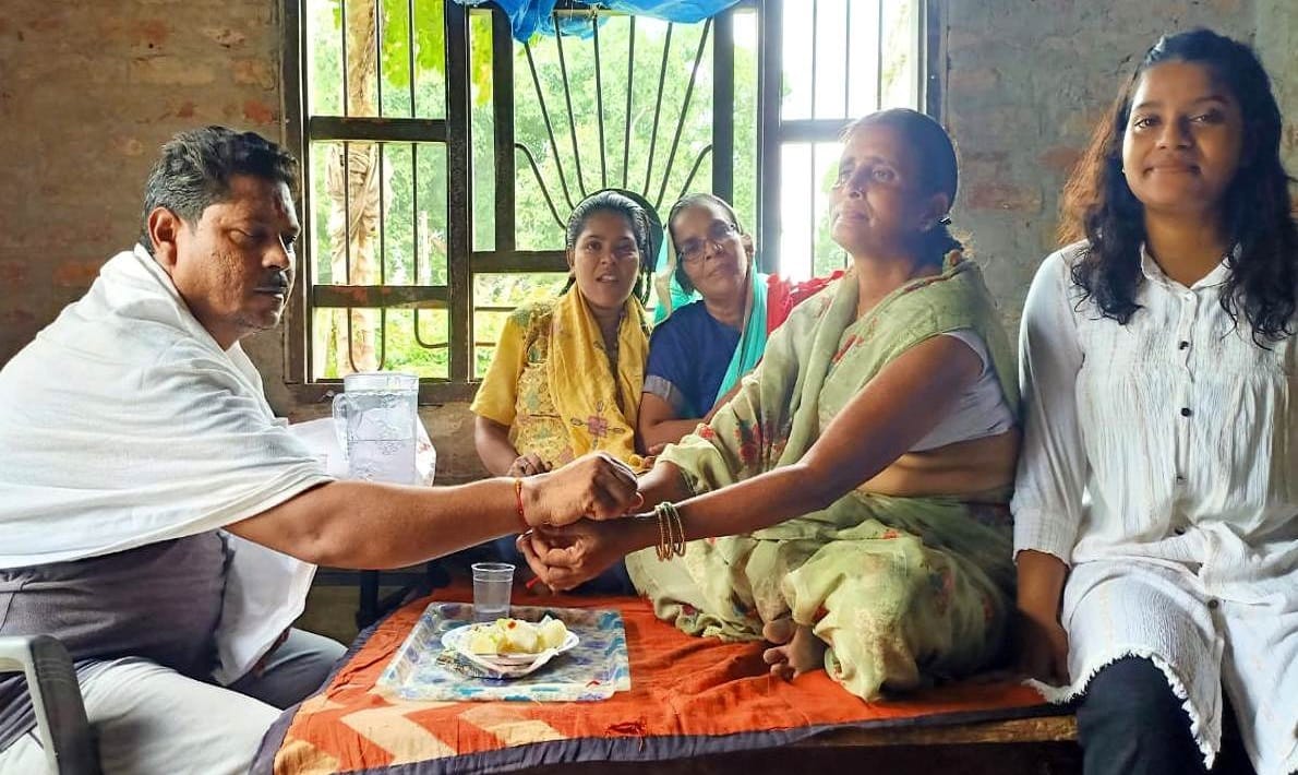 Raksha Bandhan Iftekhar gets Rakhi tied by martyr sisters in Azamgarh