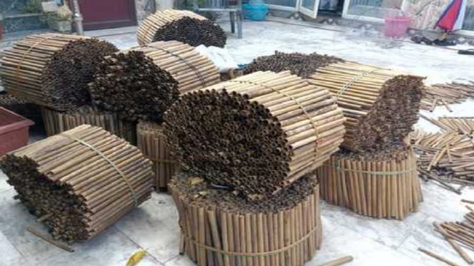 Pilibhit Flute industry workers disappointed due to not getting order