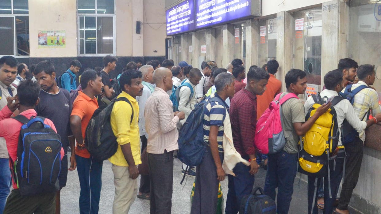 Three special trains will run from Gorakhpur to New Delhi book tickets now