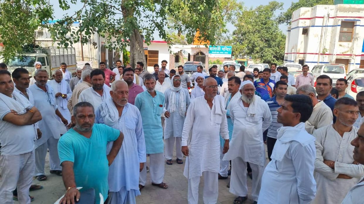Baghpat: villagers ruckus at kotwaali in baghpat to find missing youth
