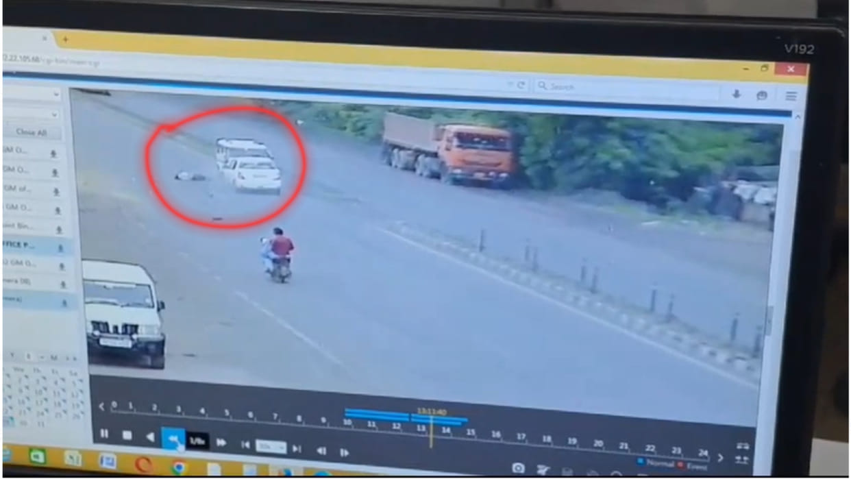 Singrauli News: Bike flew in the air after hitting a full speed car heart-wrenching scene was captured in cctv