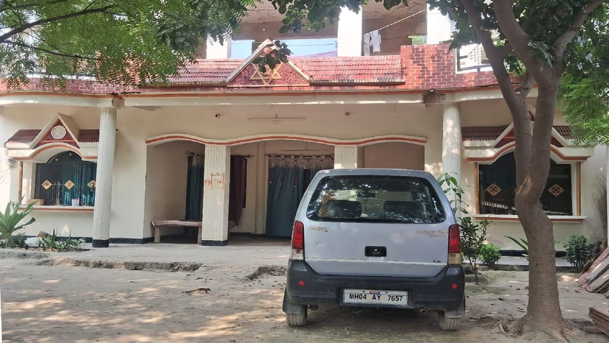 Prayagraj police took the mother and sister of the killer of the inspector's son