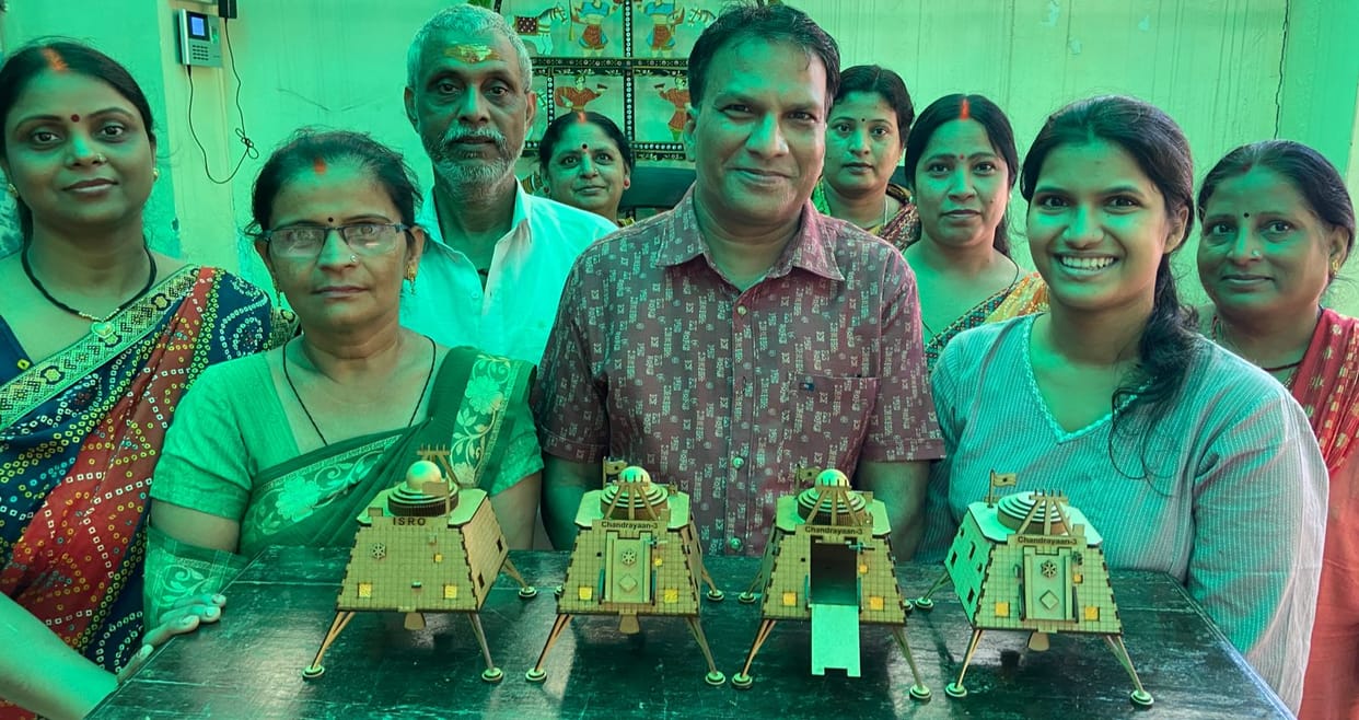 Handicraftsmen of Kashi made wooden model of Chandrayaan-3  Will meet the Prime Minister, Chief Minister