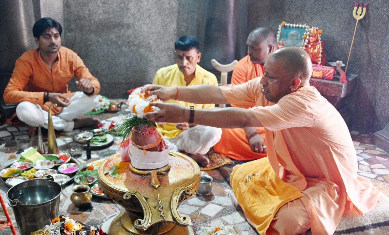 CM Yogi performed puja and Rudrabhishek in Devipatan temple, fed jaggery and fodder to the cows