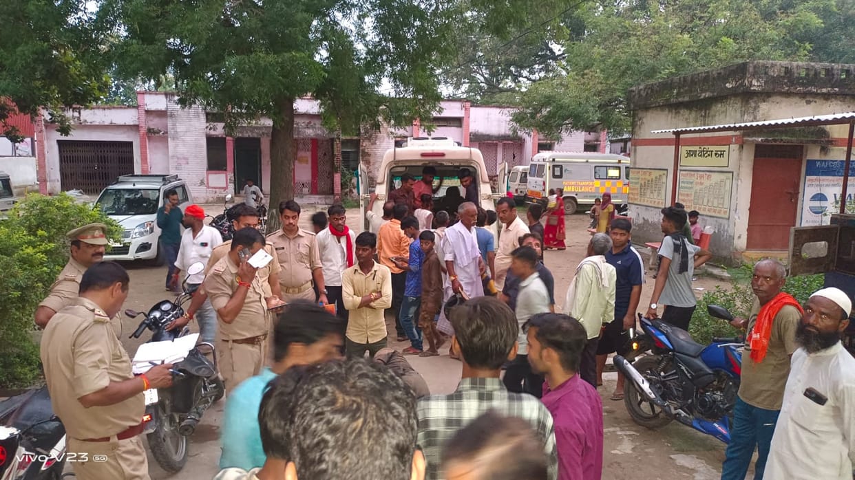 Bahraich News: Two bikes collided face to face, two killed, three in critical condition