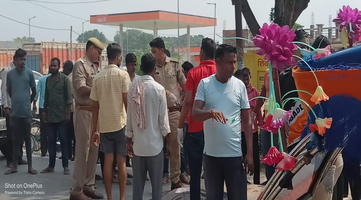 Raksha Bandhan Sister who was going to tie Rakhi to brother died in Road accident in mau