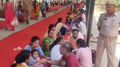 Raksha Bandhan: Sisters tie rakhi on brothers in Naini Central Jail