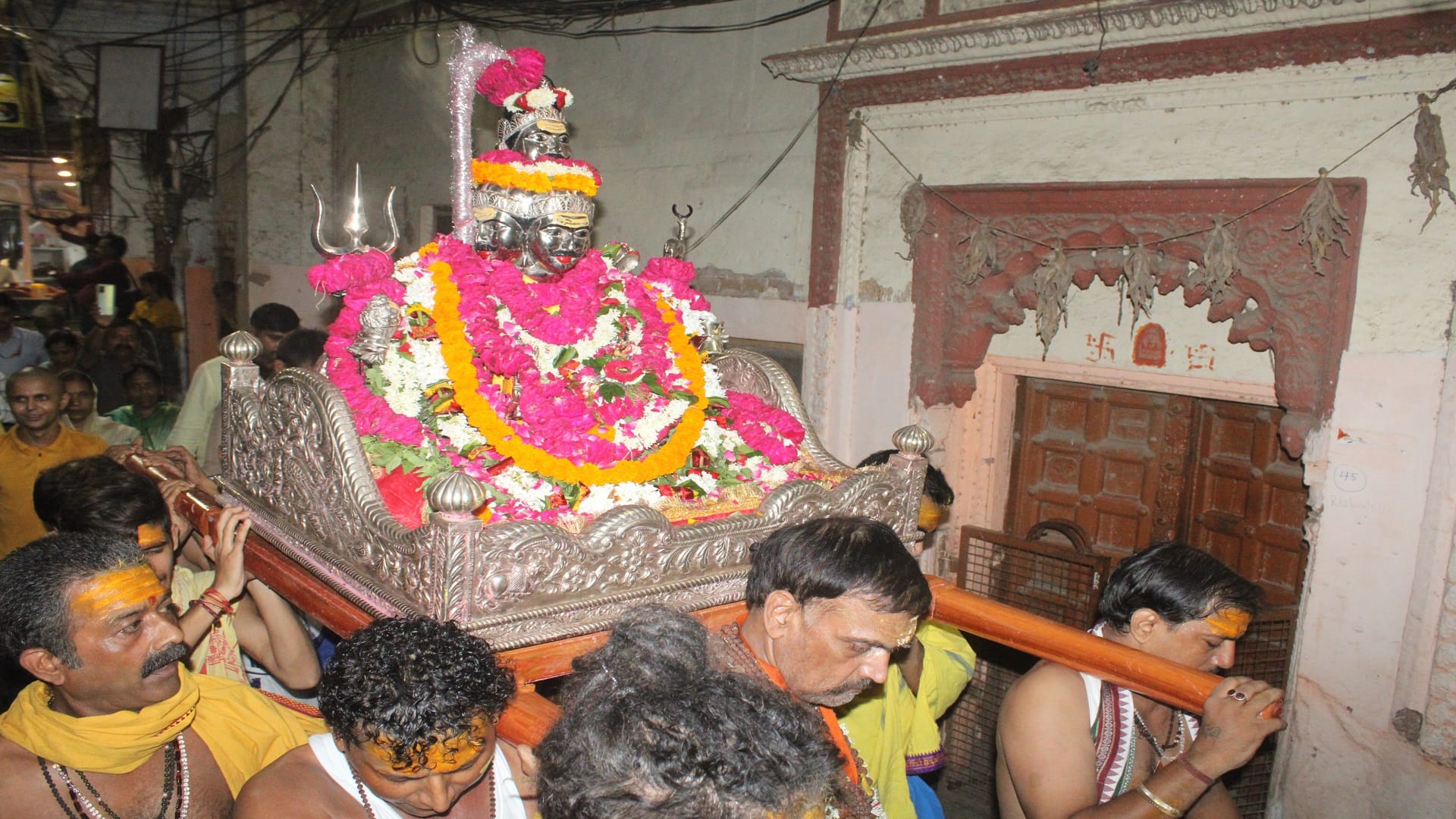 350 years of tradition played in Kashi Sawan swing to Baba Vishwanath